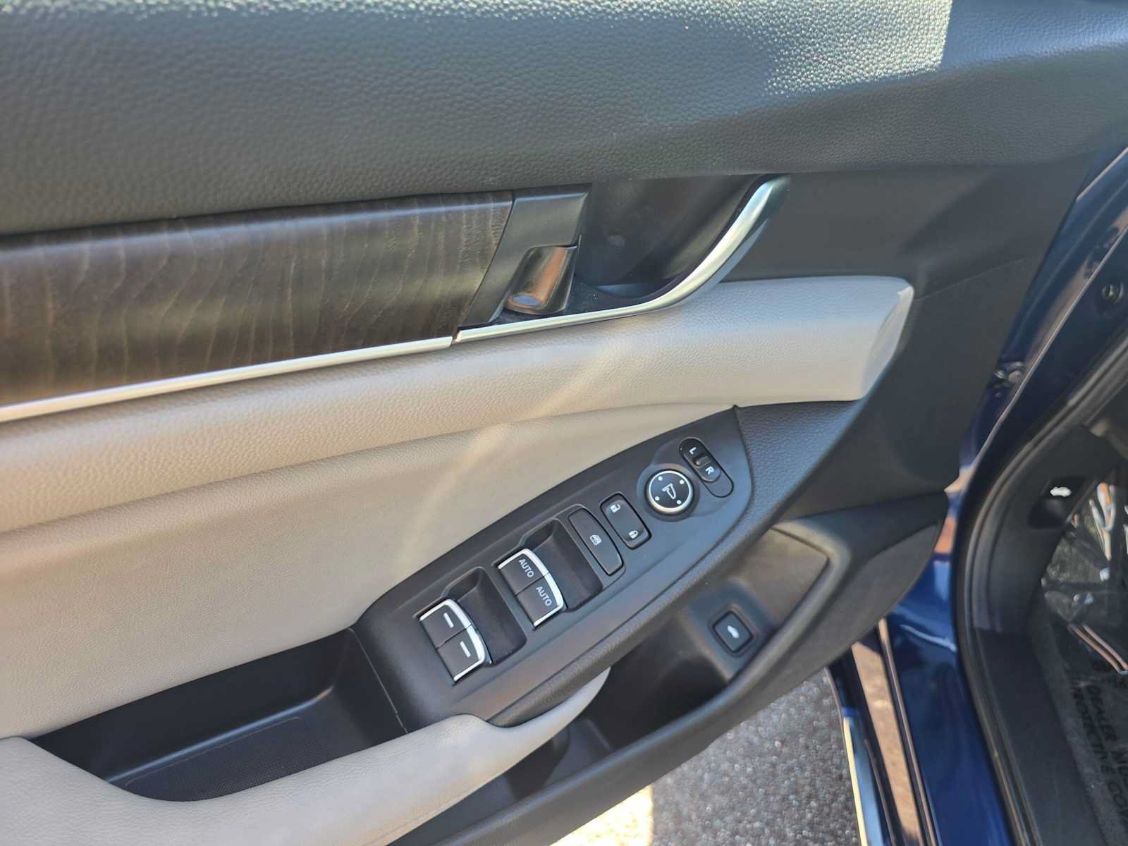 Used 2020 Honda Accord EX image 19