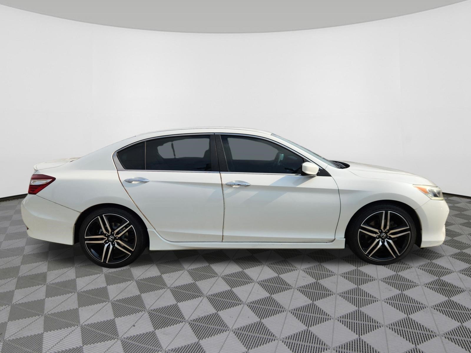 Used 2017 Honda Accord Sport Special Edition image 6