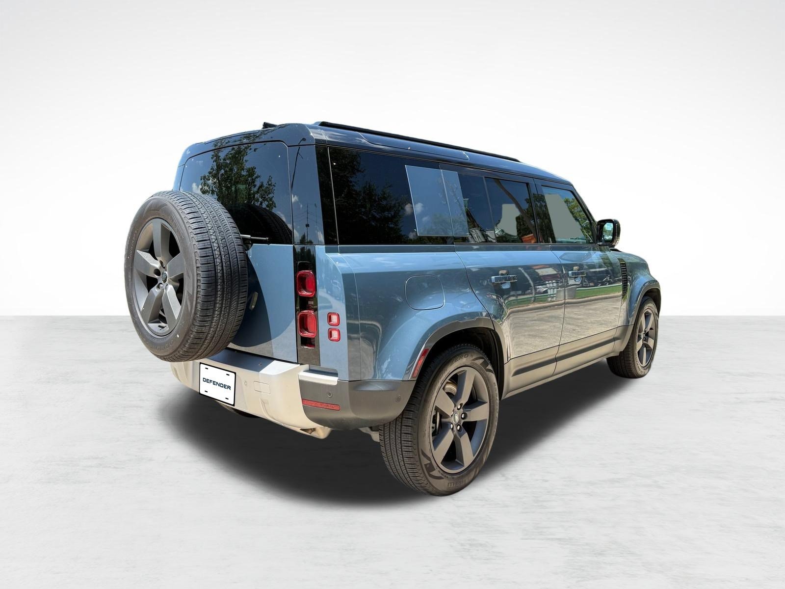 Used 2025 Land Rover Defender 110 S AWD/4WD image 9