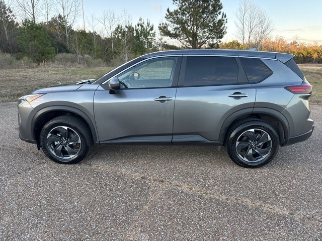 Used 2024 Nissan Rogue SV image 5