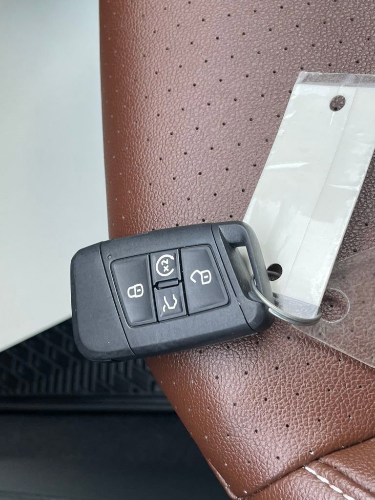 Used 2023 Volkswagen Atlas SE image 35