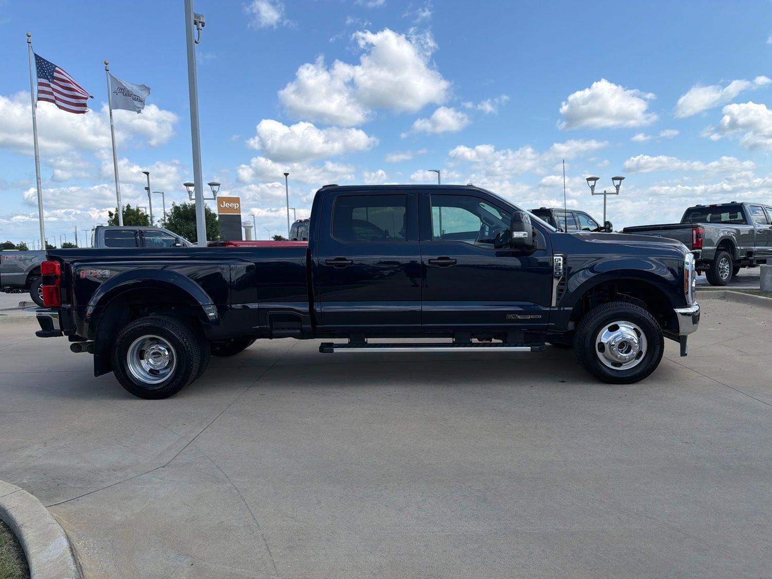Used 2024 Ford F350 Lariat w/ FX4 Off-Road Package AWD/4WD image 6