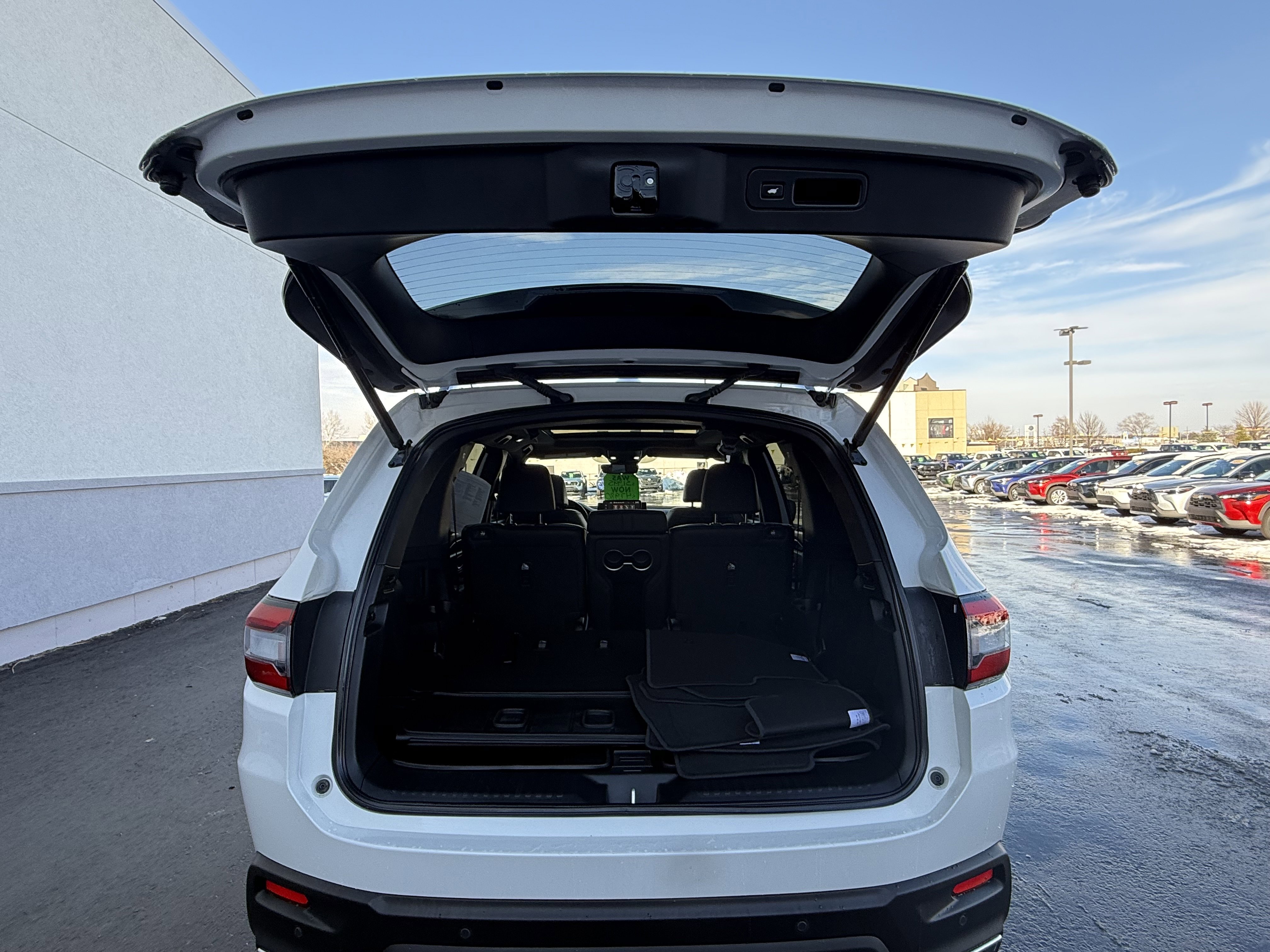 Used 2025 Honda Pilot Black Edition image 6