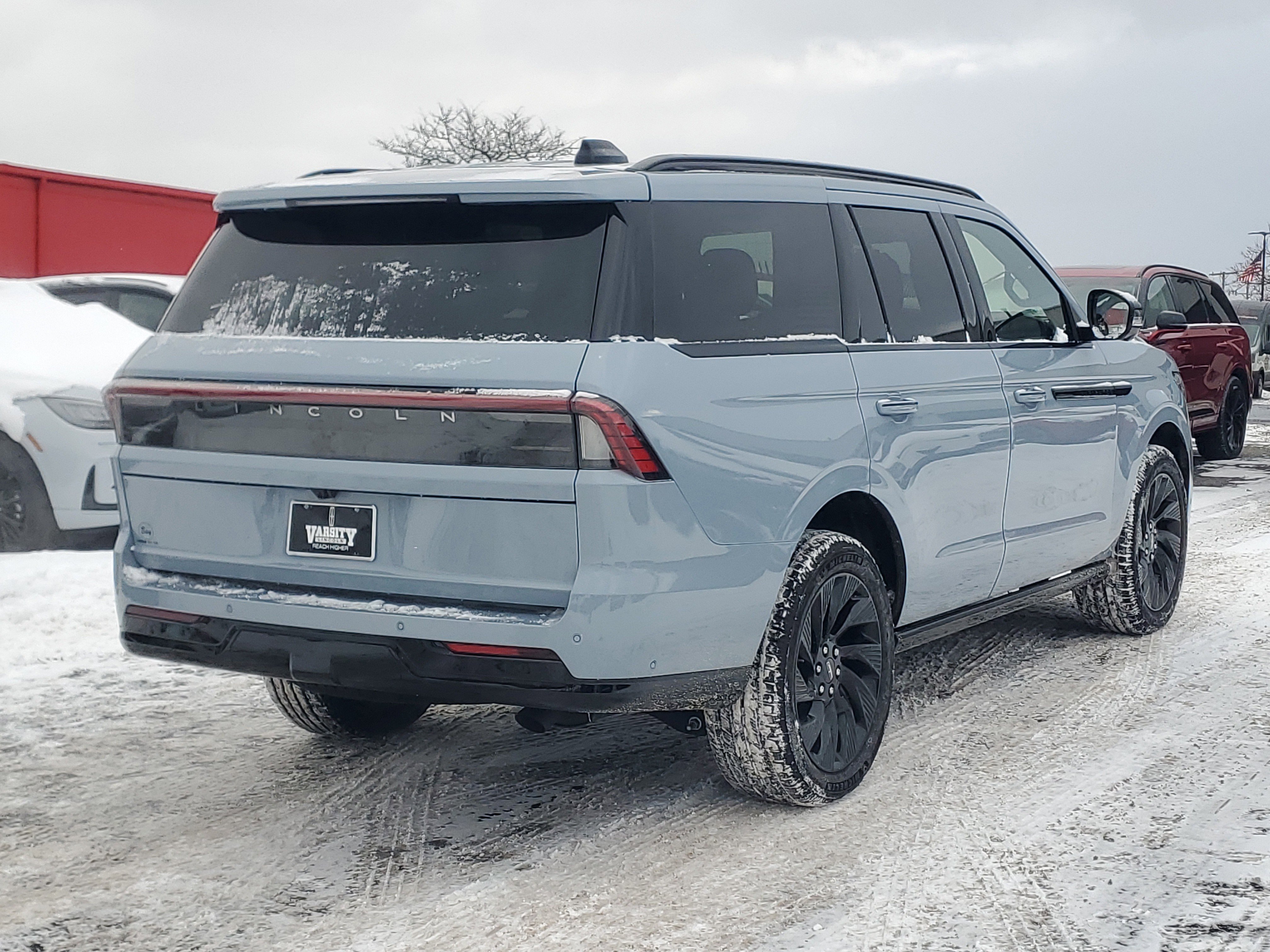 New 2025 Lincoln Navigator Reserve w/ Jet Appearance Package image 4