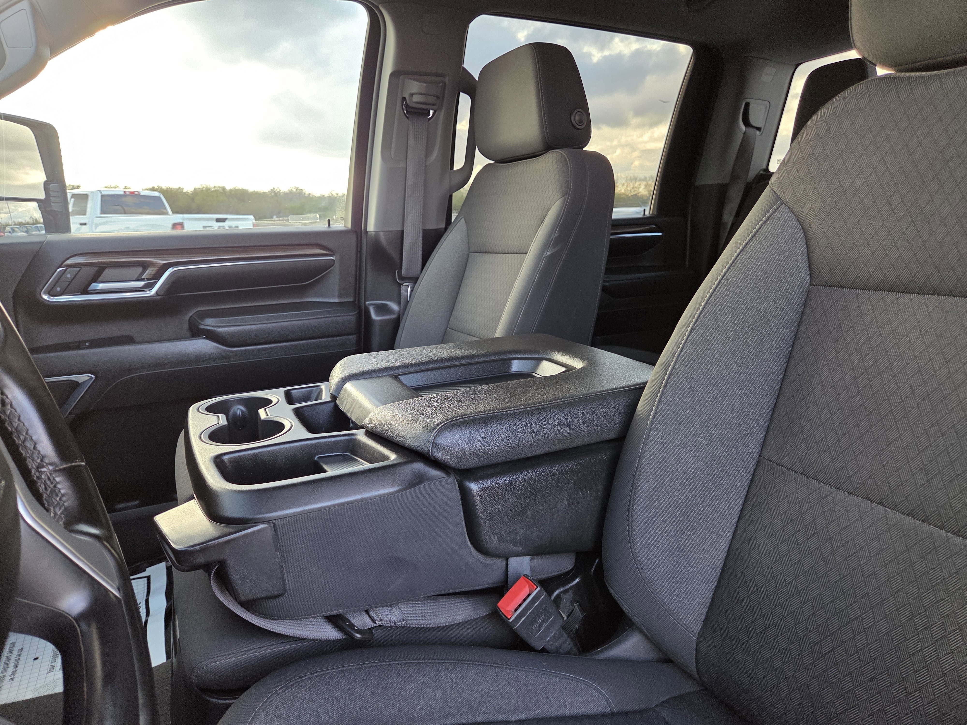 Used 2024 Chevrolet Silverado 2500 LT image 31