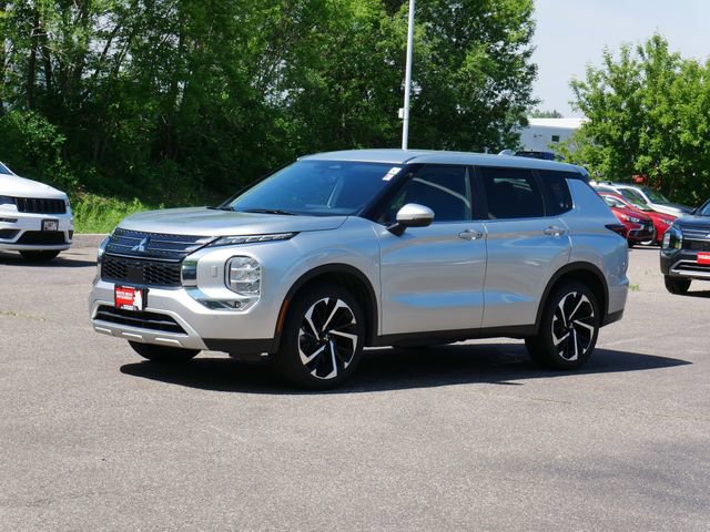 Used 2024 Mitsubishi Outlander SE AWD/4WD image 2