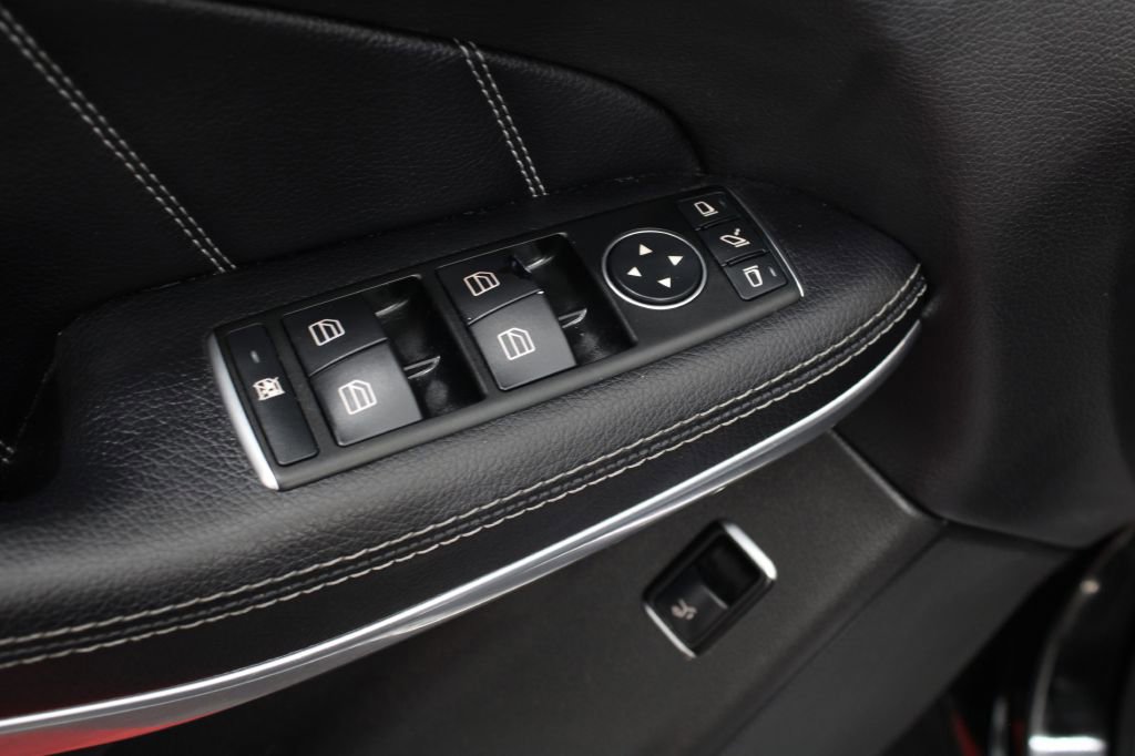 Used 2015 Mercedes-Benz GL 550 4MATIC image 18