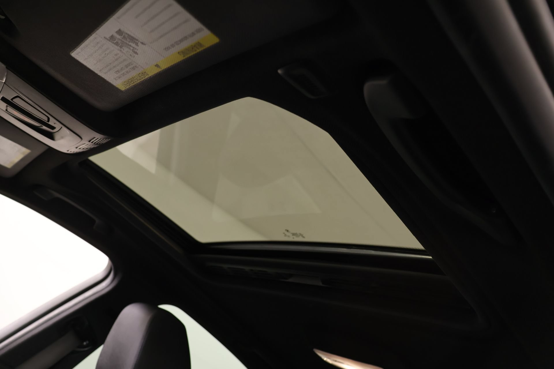 Used 2018 BMW 330i xDrive Sedan AWD/4WD image 15