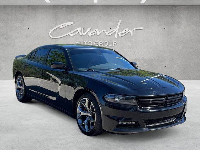 Used 2022 Dodge Charger SXT image 2