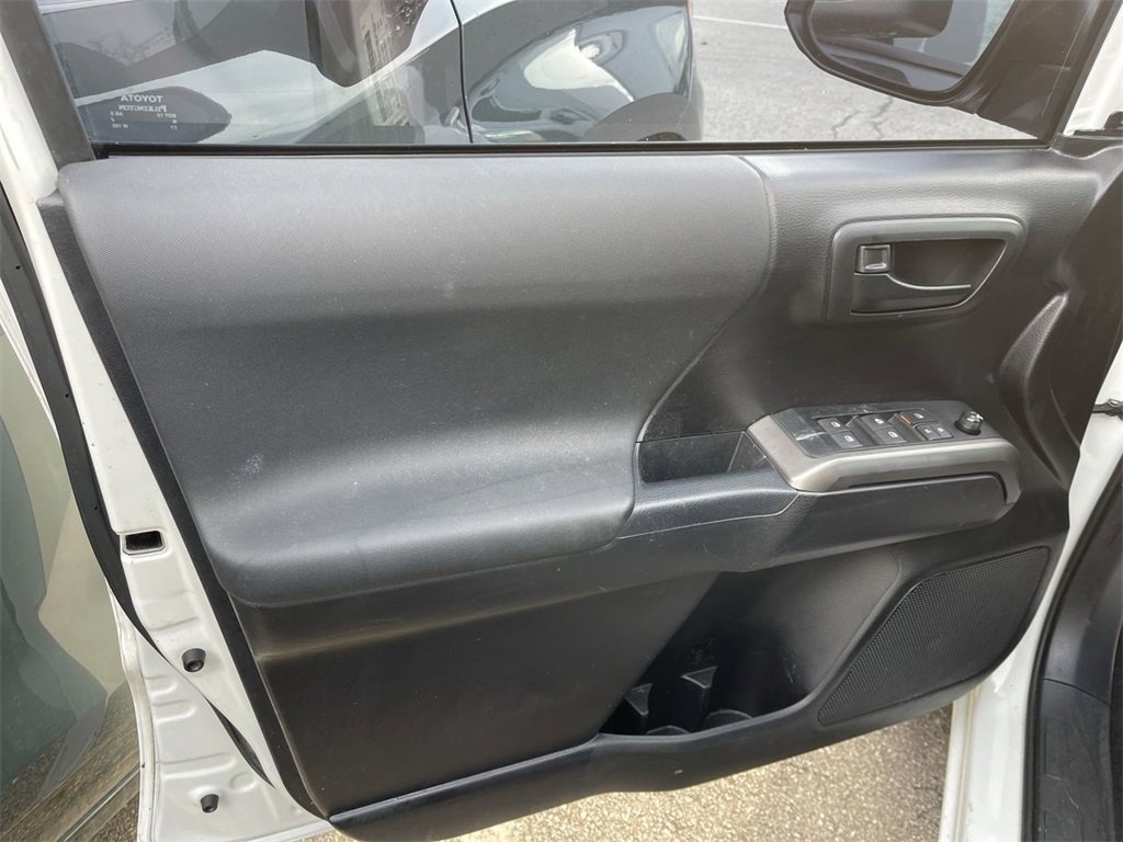 Used 2021 Toyota Tacoma SR5 image 3