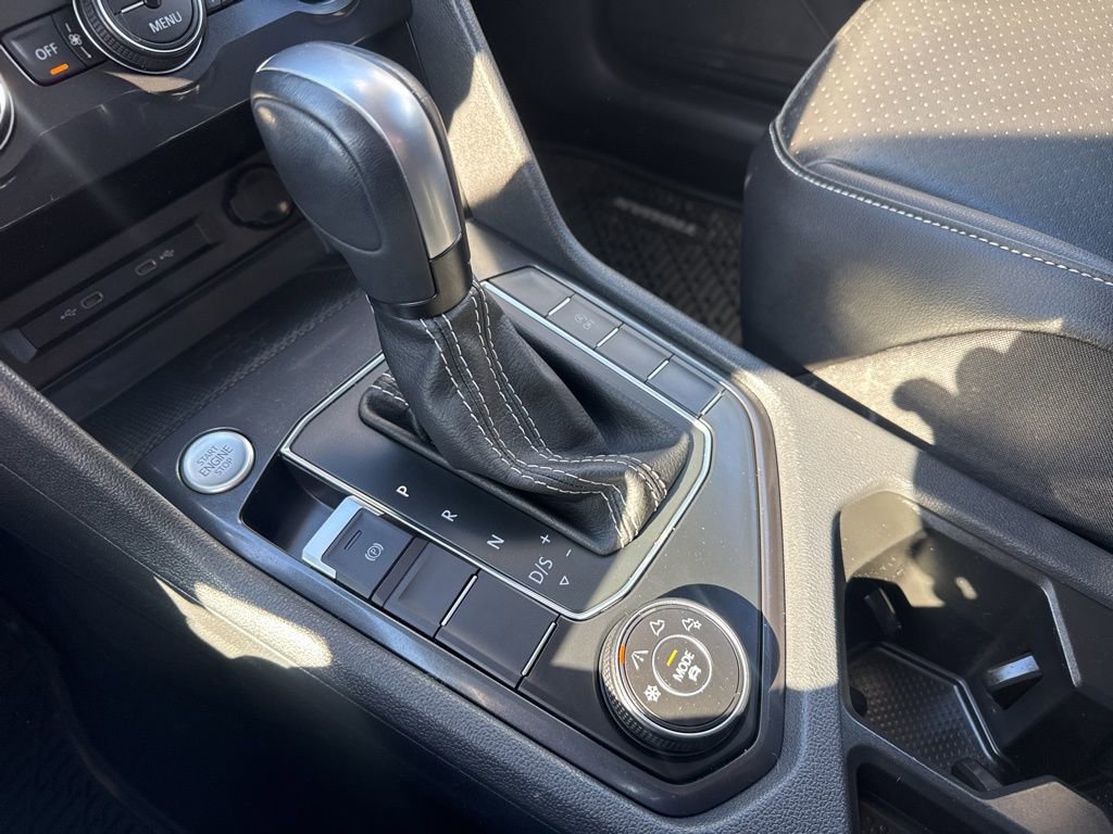 Used 2021 Volkswagen Tiguan SE image 38