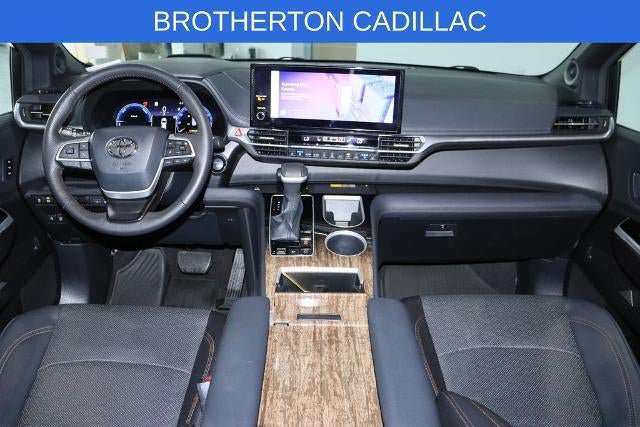Used 2025 Toyota Sienna Platinum AWD/4WD image 28