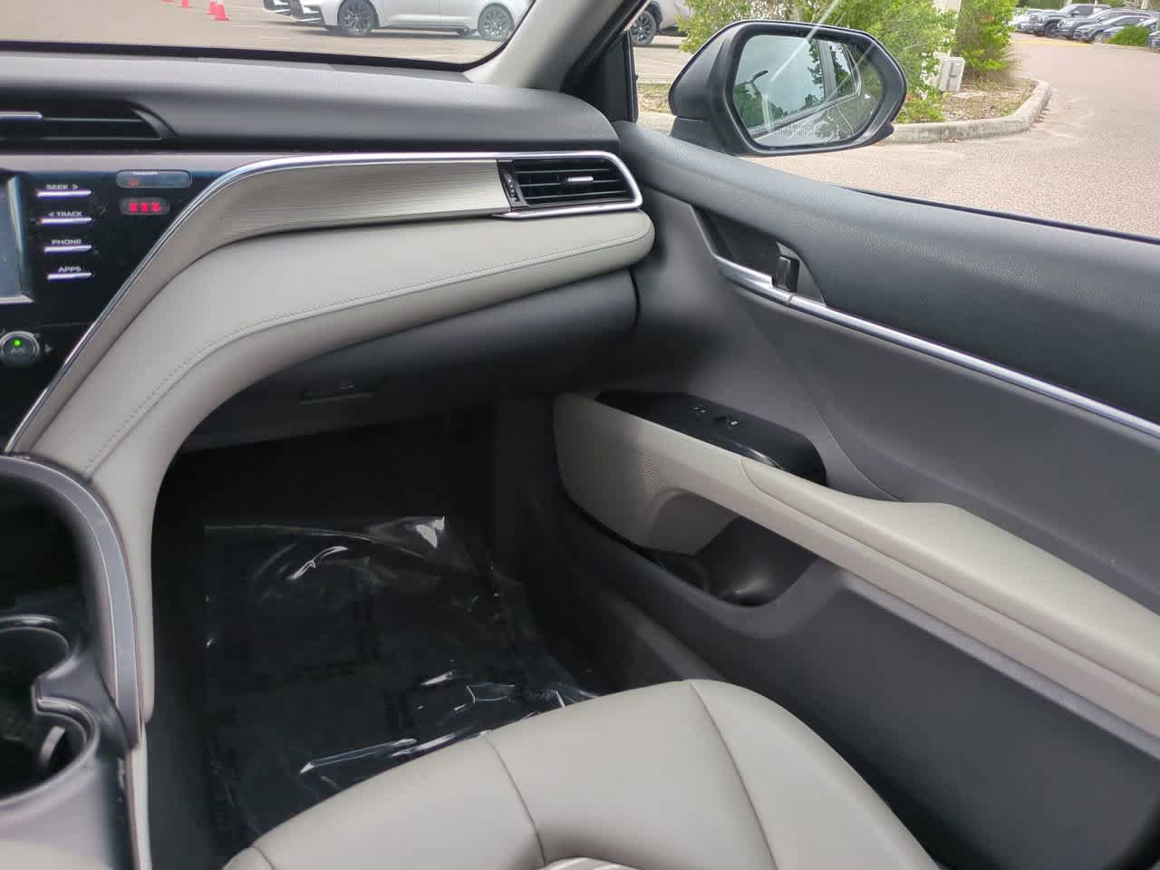 Certified 2018 Toyota Camry SE FWD image 16