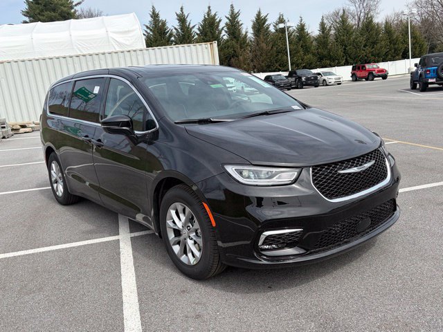 New 2026 Chrysler Pacifica Limited w/ Uconnect Theater Family Group FWD image 47