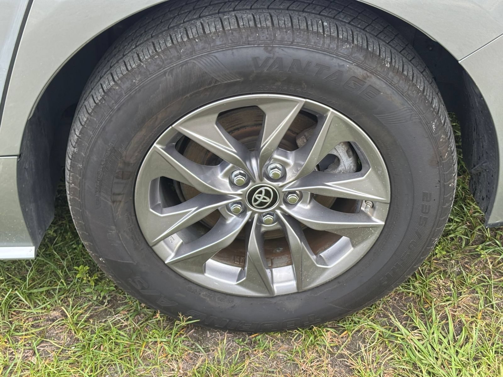 Used 2025 Toyota Sienna XLE FWD image 33