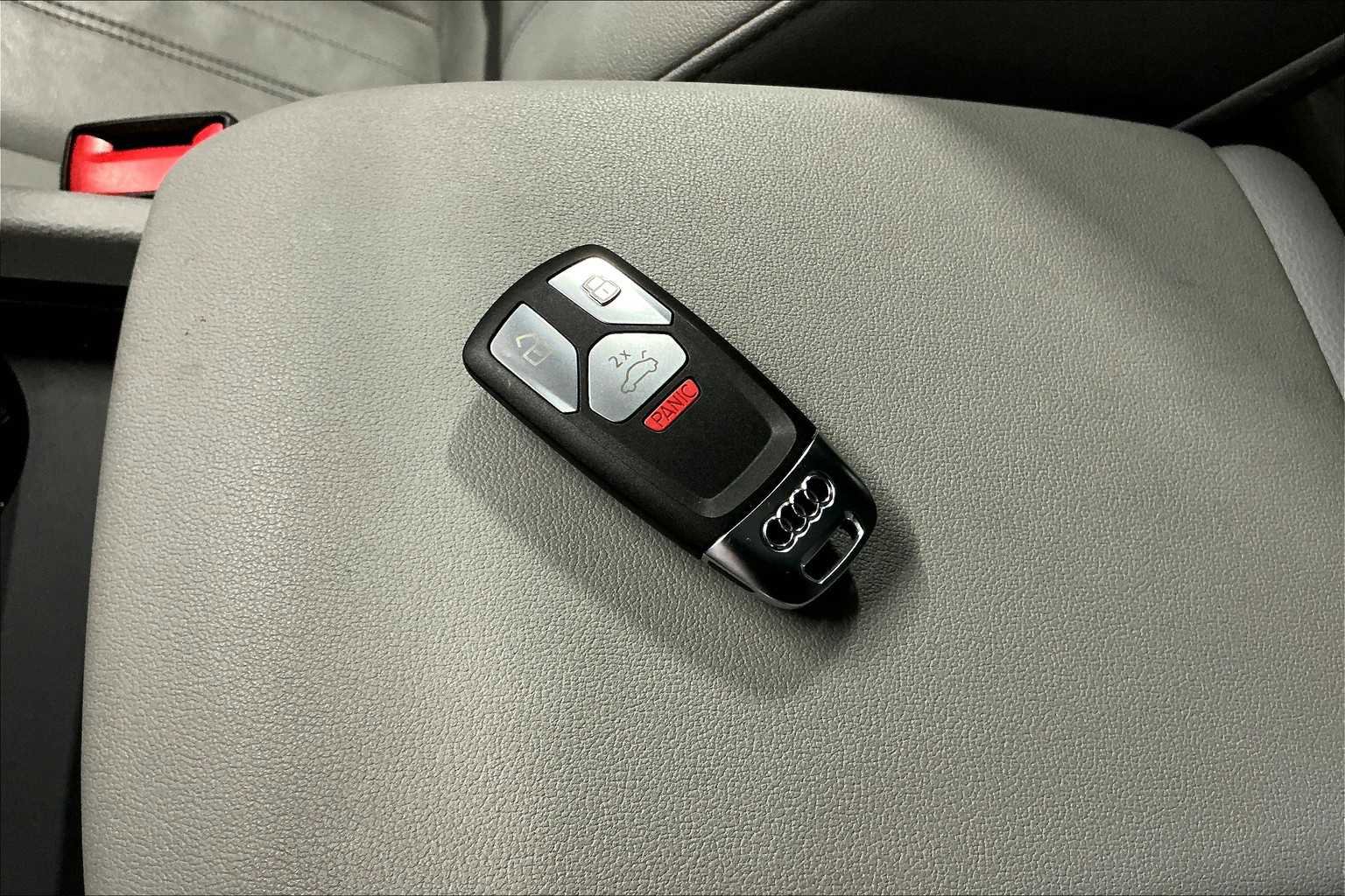 Used 2023 Audi Q5 2.0T Premium w/ Convenience Package image 13