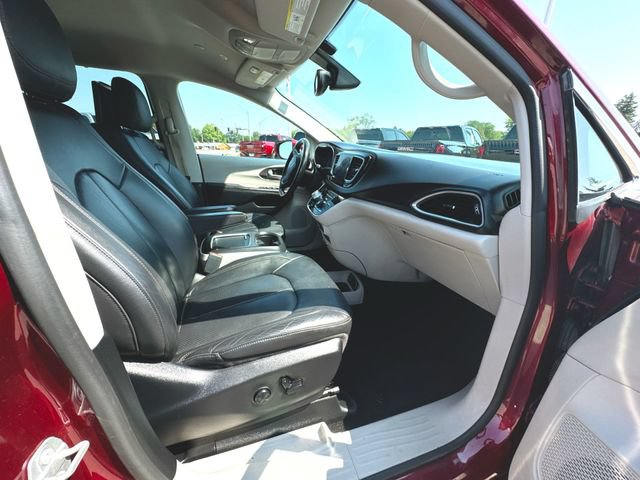 Used 2019 Chrysler Pacifica Touring-L Plus w/ Tire & Wheel Group FWD image 29