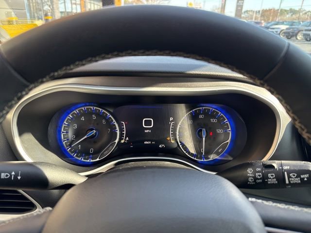 Used 2024 Chrysler Pacifica Touring-L image 10