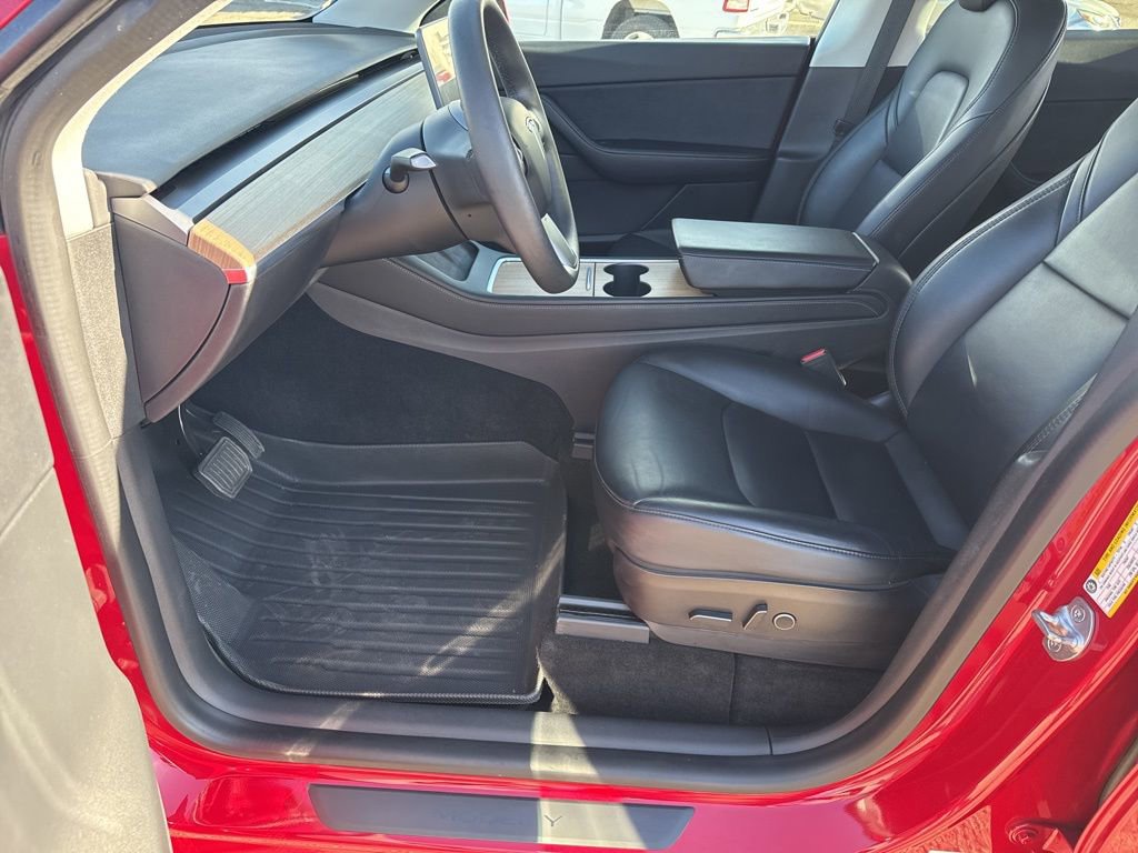 Used 2022 Tesla Model Y Long Range image 23