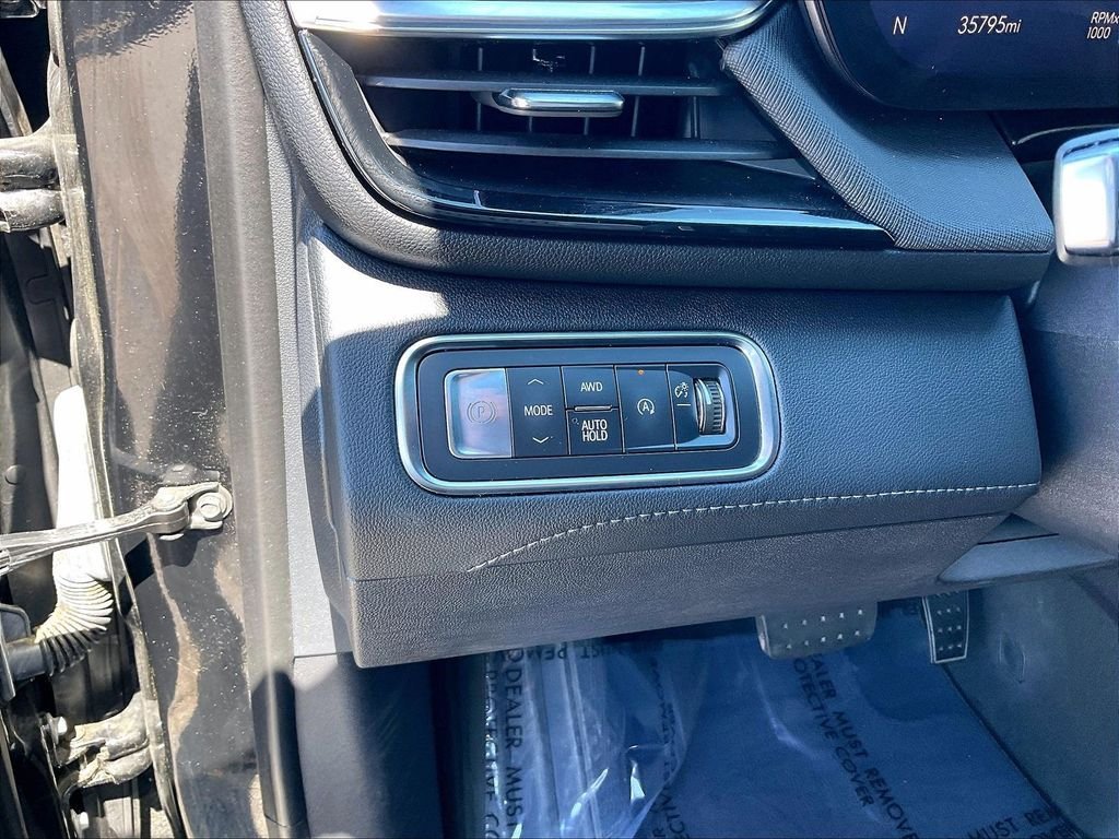 Used 2025 Buick Enclave Preferred AWD/4WD image 26