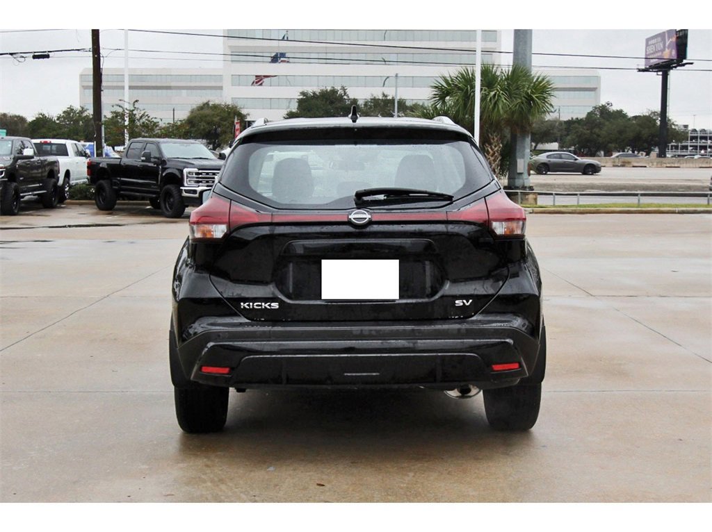 Used 2023 Nissan Kicks SV image 5