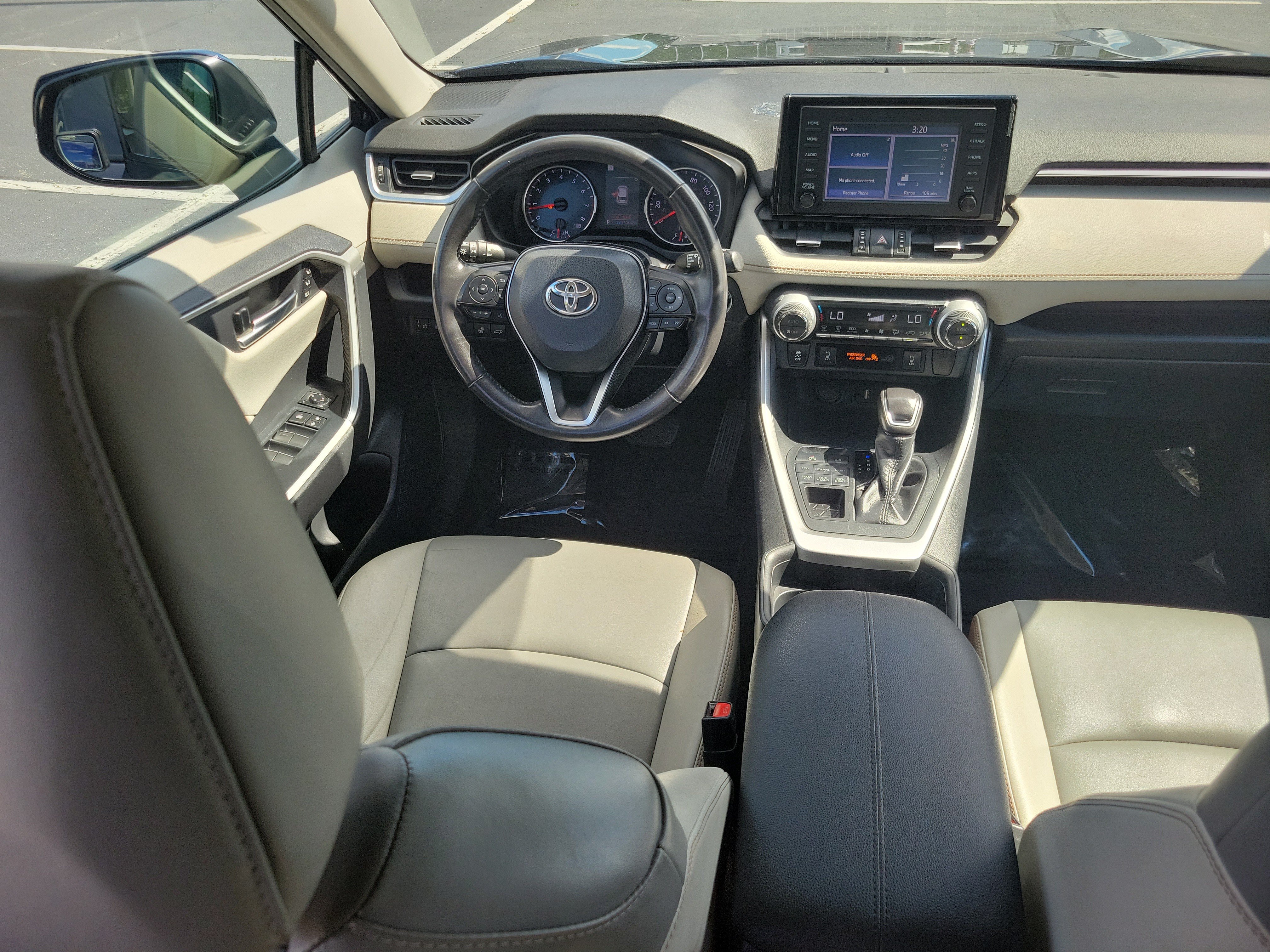 Used 2019 Toyota RAV4 XLE Premium w/ Cold Weather Package AWD/4WD image 16