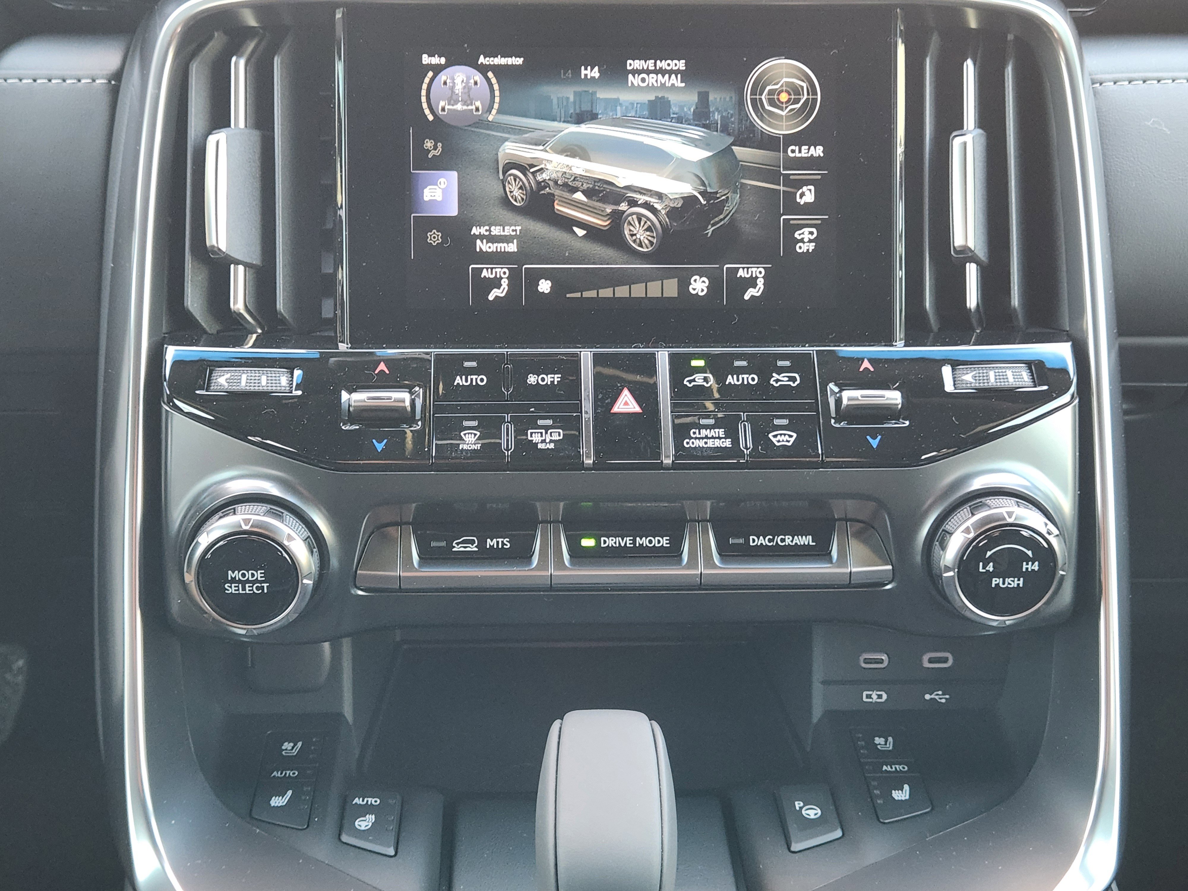 New 2026 Lexus LX 700h Luxury image 13