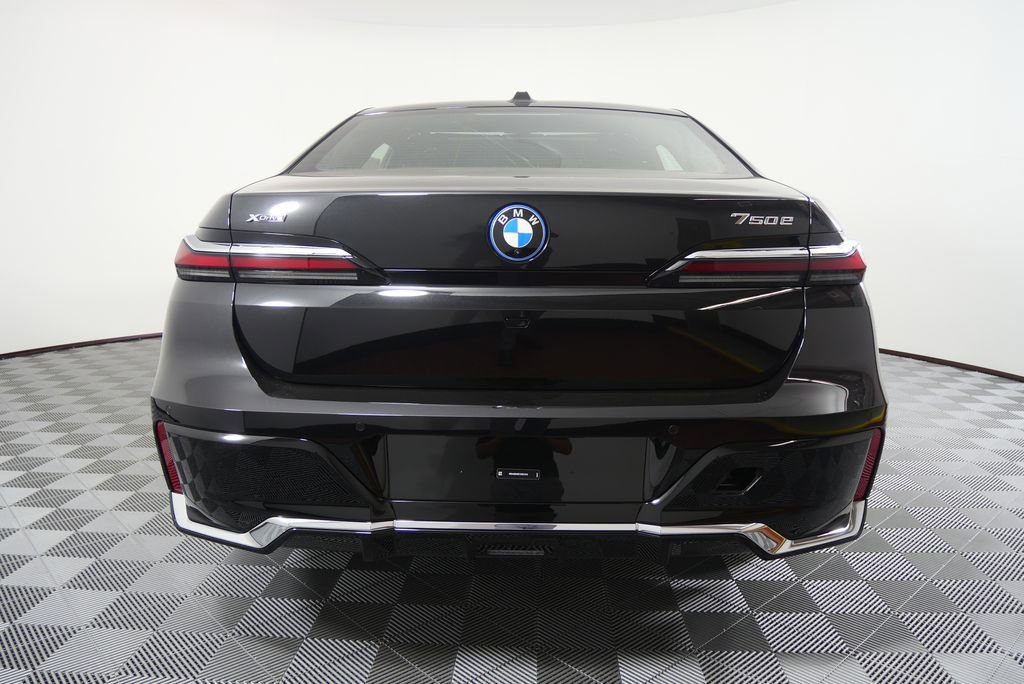 New 2026 BMW 750e xDrive w/ Executive Package image 4