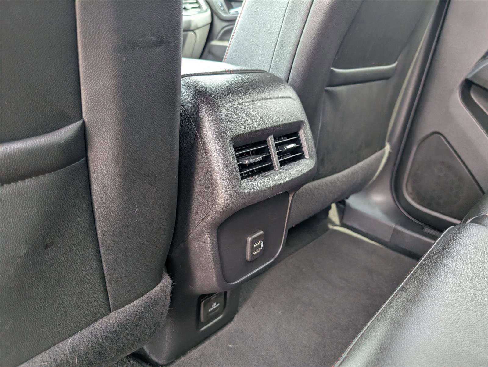 Used 2024 Chevrolet Equinox RS w/ RS Leather Package image 31