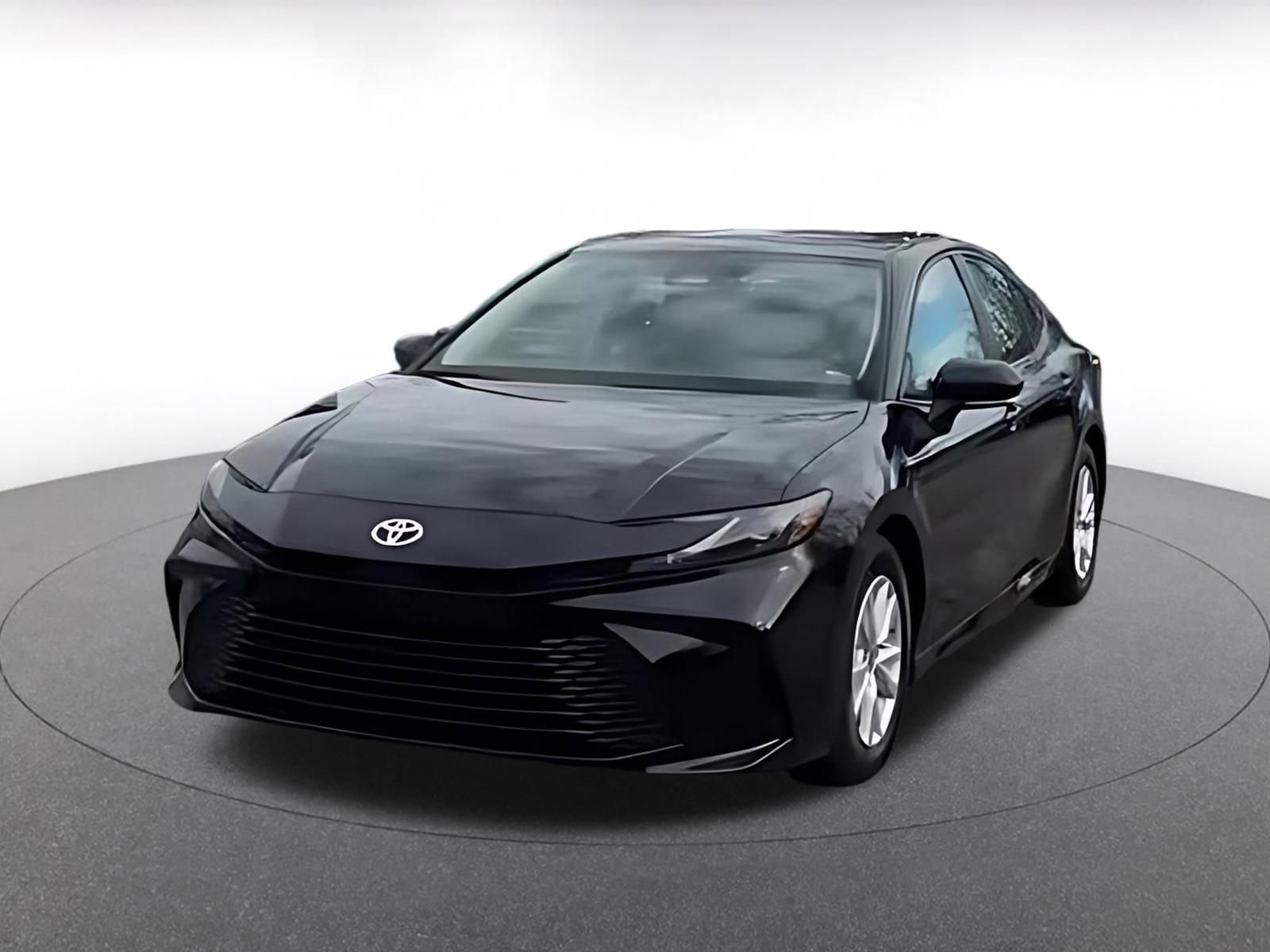 Used 2025 Toyota Camry LE image 3