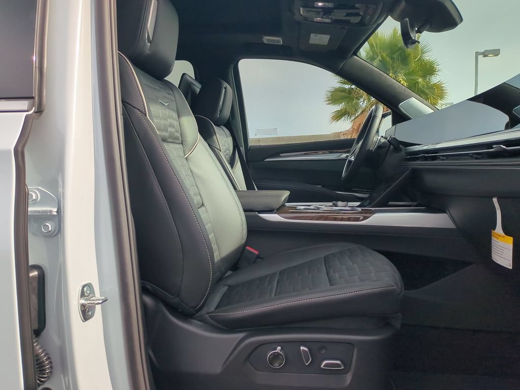 New 2026 Cadillac Escalade ESV Platinum Luxury AWD/4WD image 36