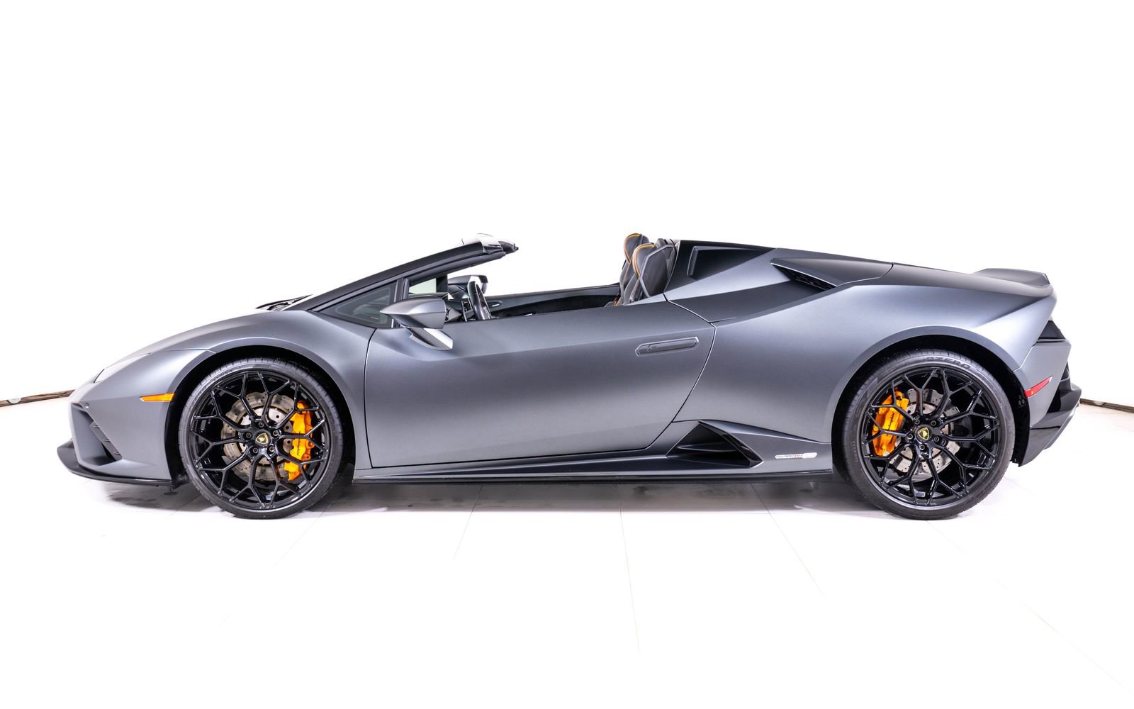 Used 2021 Lamborghini Huracan EVO image 2