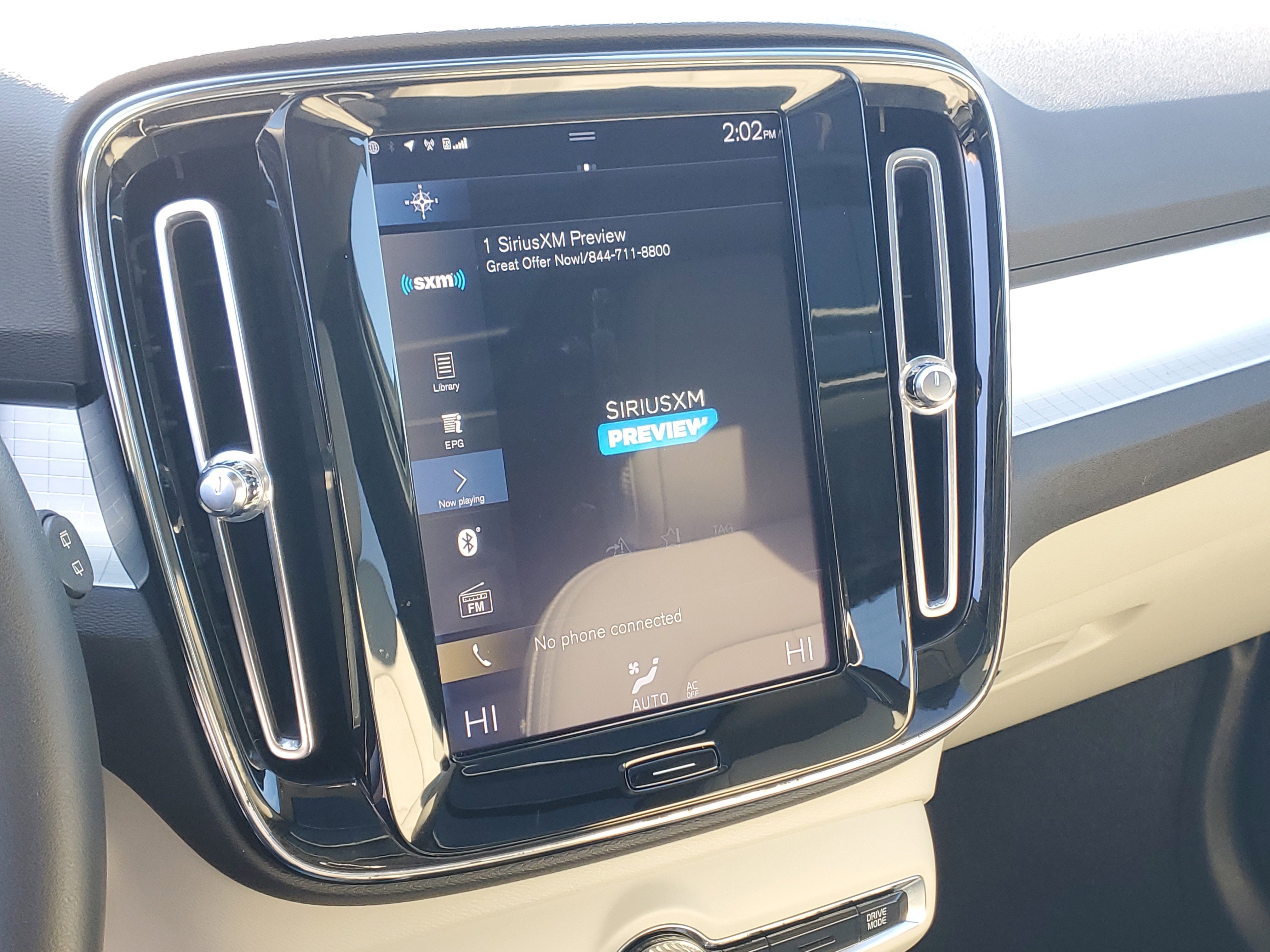 Used 2019 Volvo XC40 T5 Momentum image 16