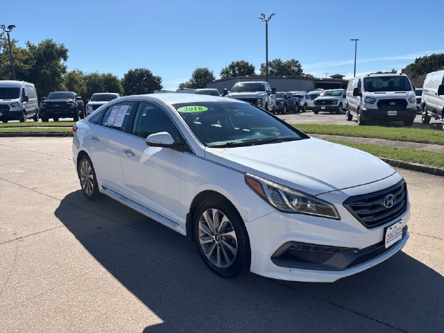 Used 2016 Hyundai Sonata Sport w/ Option Group 02 FWD image 7
