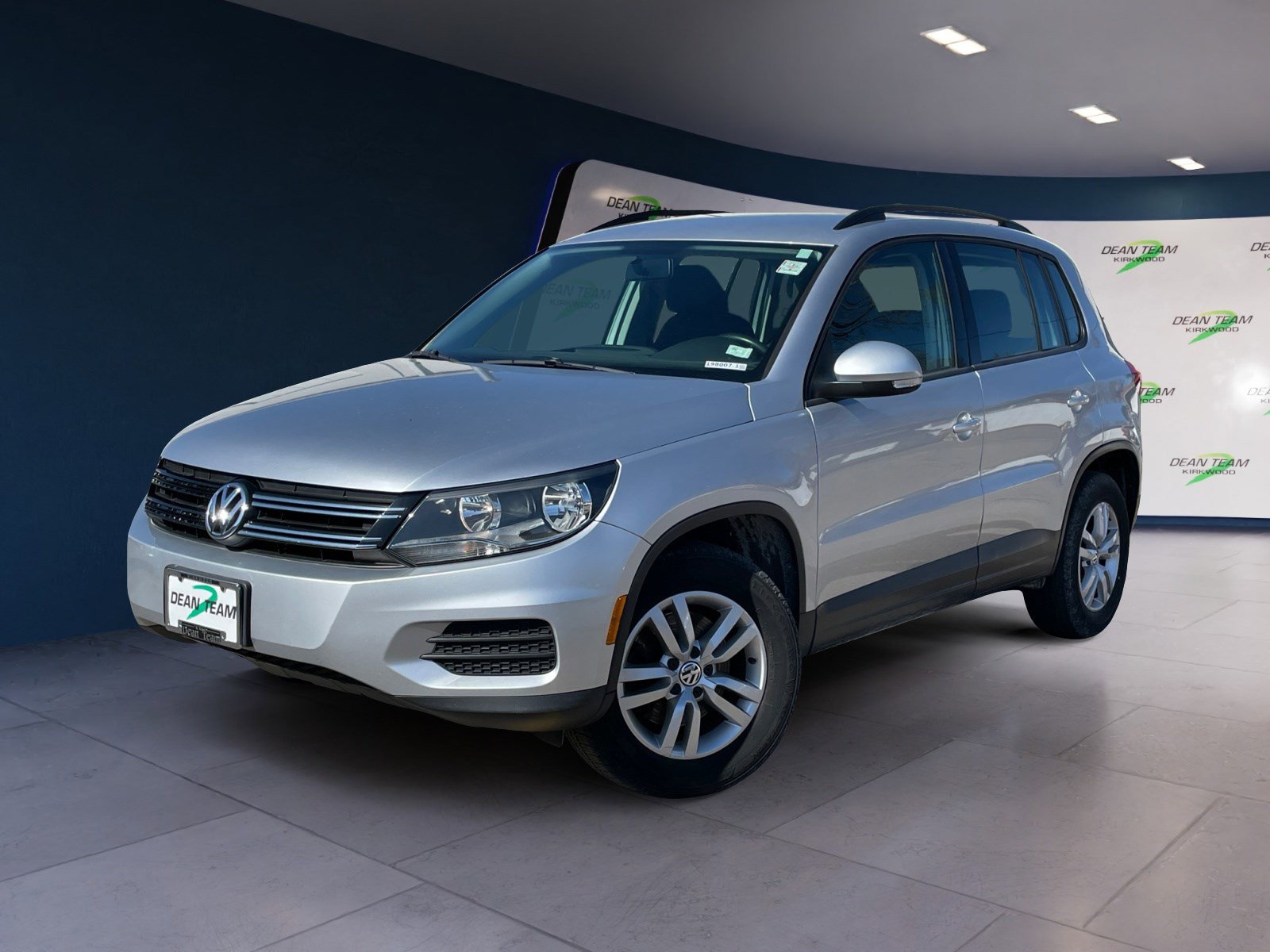 Used 2015 Volkswagen Tiguan S image 3