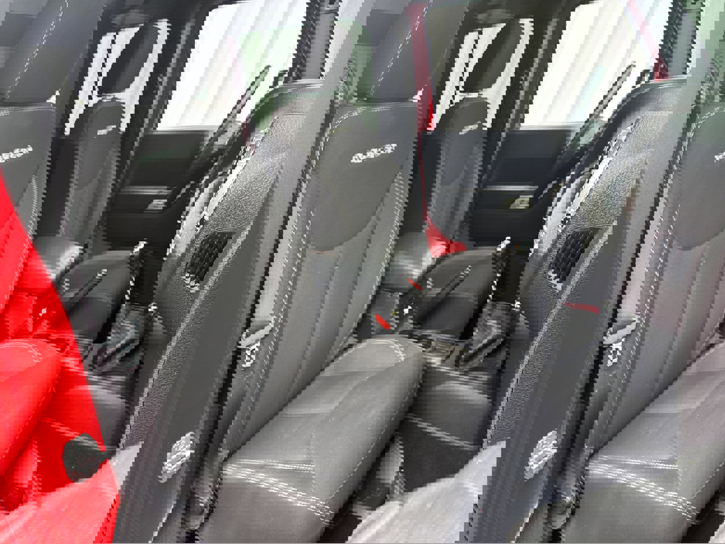 Used 2015 Jeep Wrangler Unlimited Rubicon w/ Connectivity Group AWD/4WD image 10