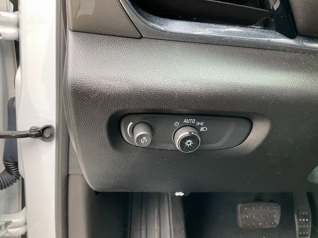 Used 2023 Chevrolet Traverse LT image 9