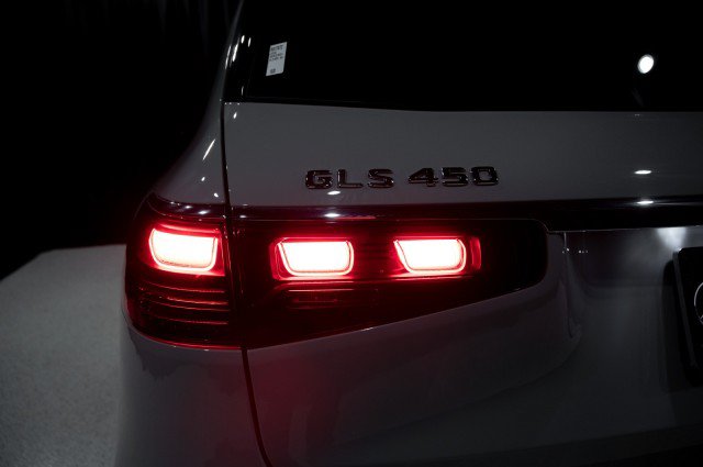 Certified 2026 Mercedes-Benz GLS 450 4MATIC image 9