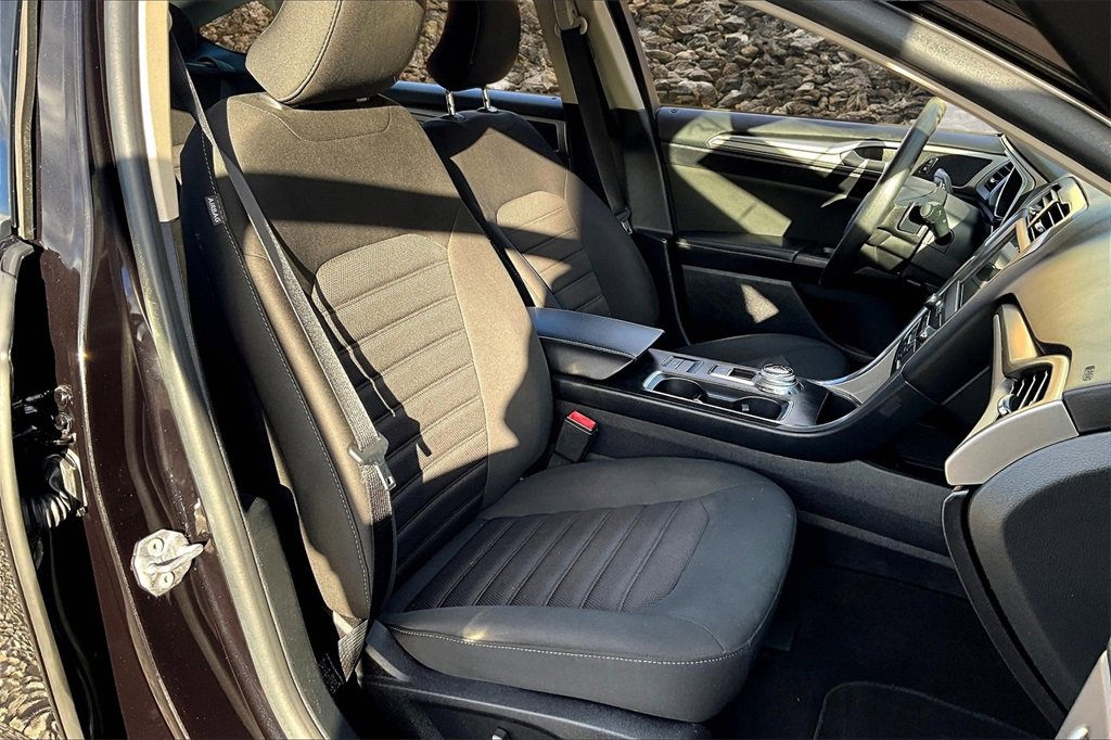 Used 2019 Ford Fusion SE image 7