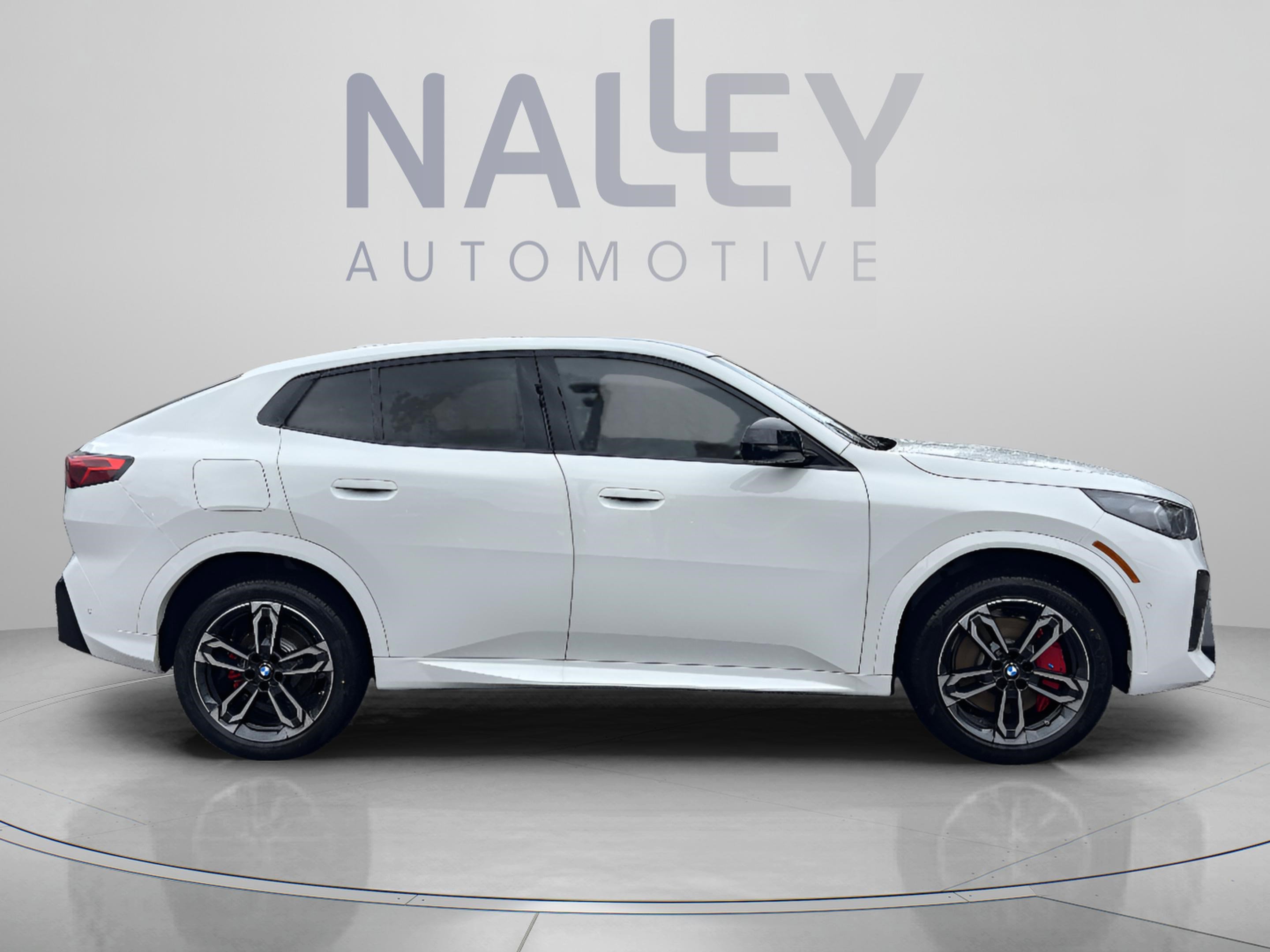 Used 2026 BMW X2 xDrive28i w/ Technology Package AWD/4WD image 4