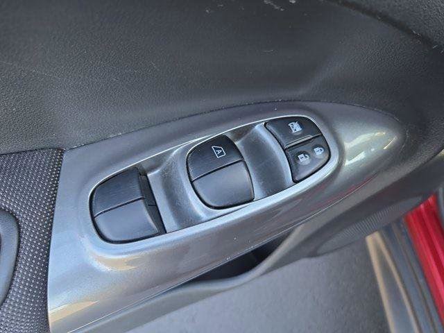 Used 2011 Nissan Juke SV image 12