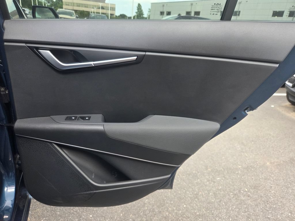 Used 2023 Kia Niro SX Touring FWD image 31
