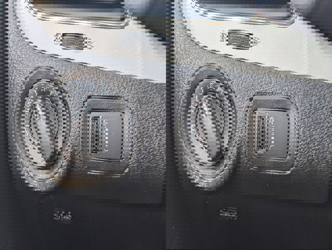 Used 2020 Dodge Journey SE w/ SE Popular Equipment Group image 28