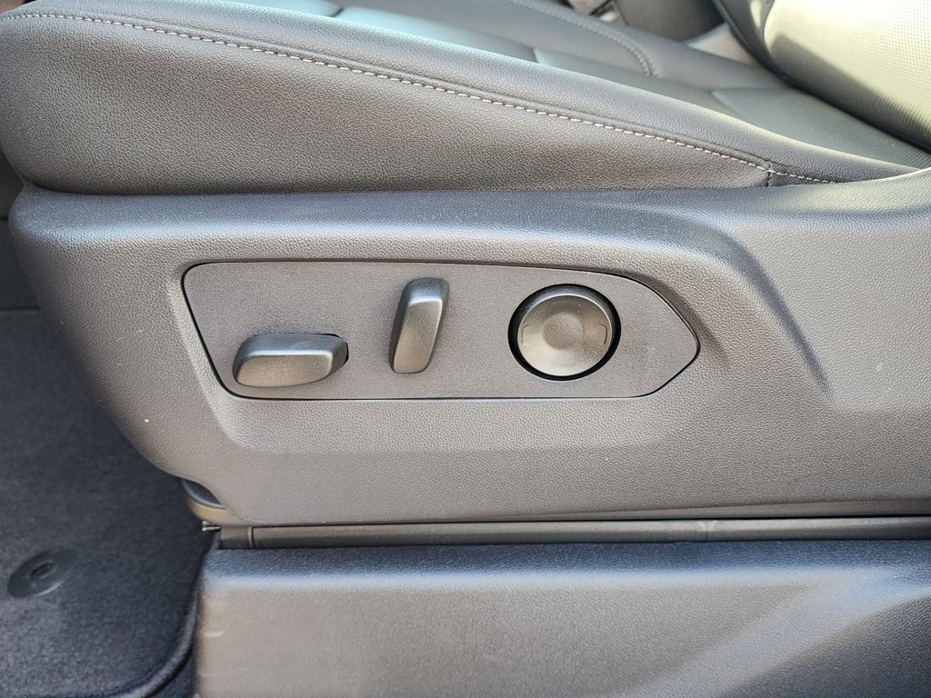 New 2026 GMC Sierra 1500 SLT image 19