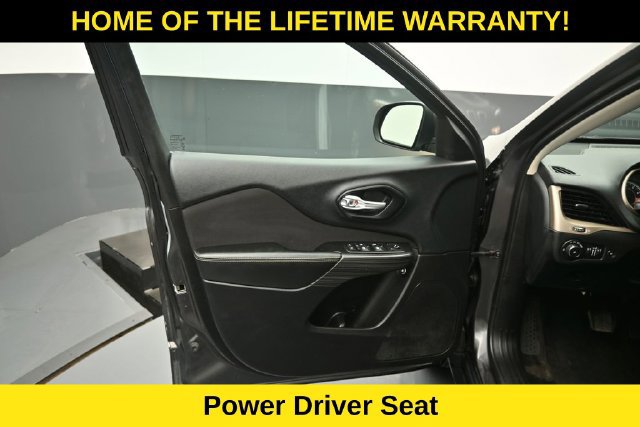 Used 2015 Jeep Cherokee Latitude w/ Comfort/Convenience Group AWD/4WD image 11