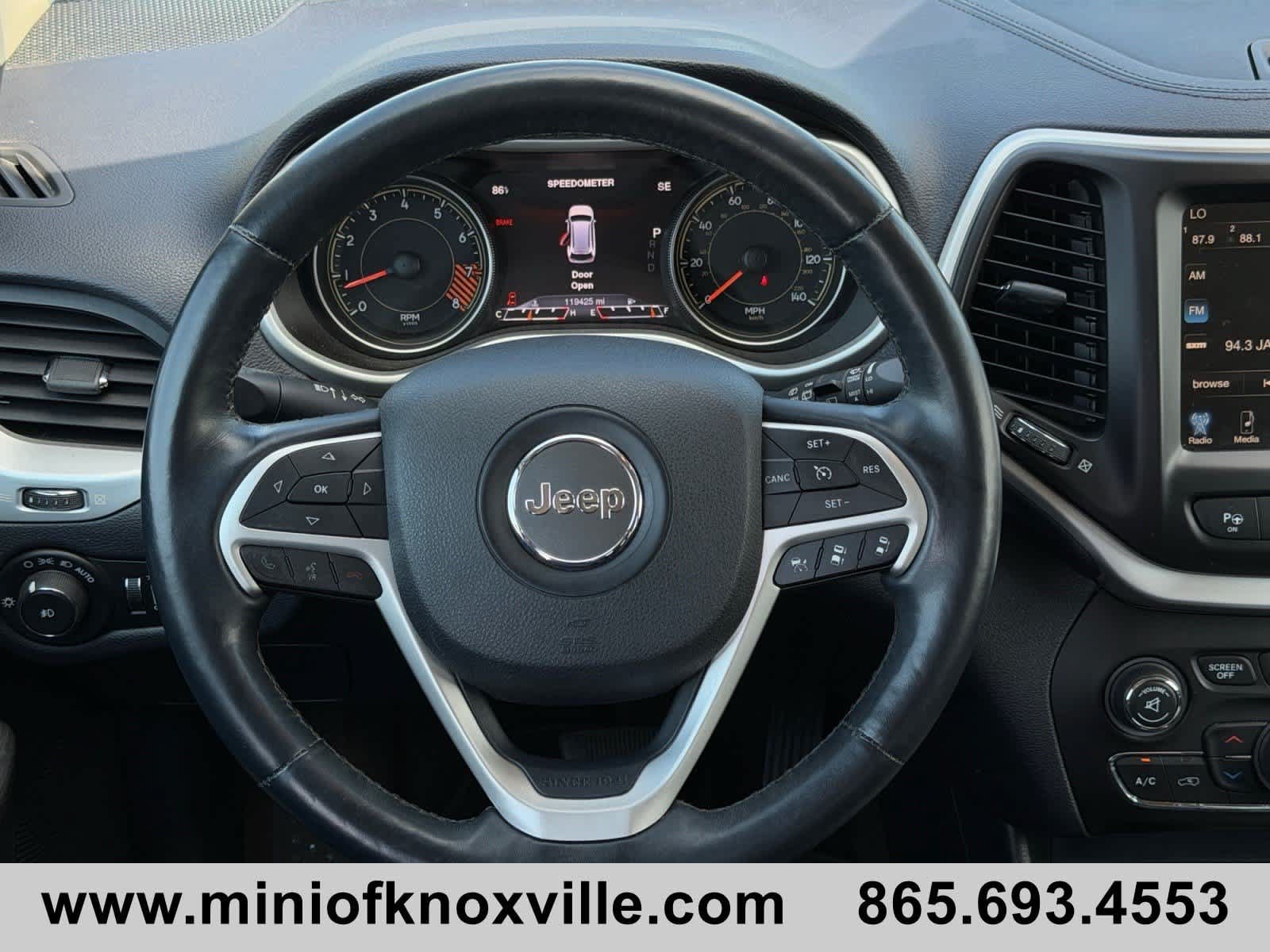 Used 2015 Jeep Cherokee Limited w/ Luxury Group AWD/4WD image 39