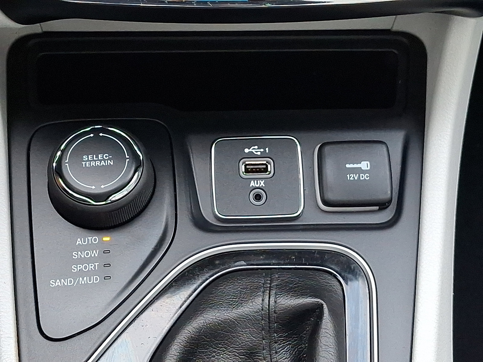 Used 2019 Jeep Cherokee Limited AWD/4WD image 25