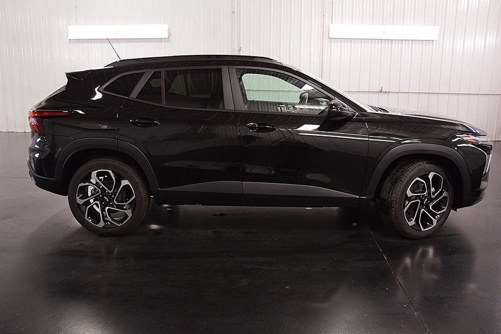 New 2026 Chevrolet Trax RS w/ Driver Confidence Package FWD image 8