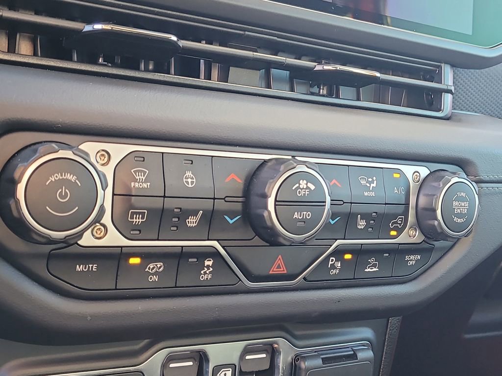 Used 2025 Jeep Wrangler Unlimited Rubicon 392 image 22