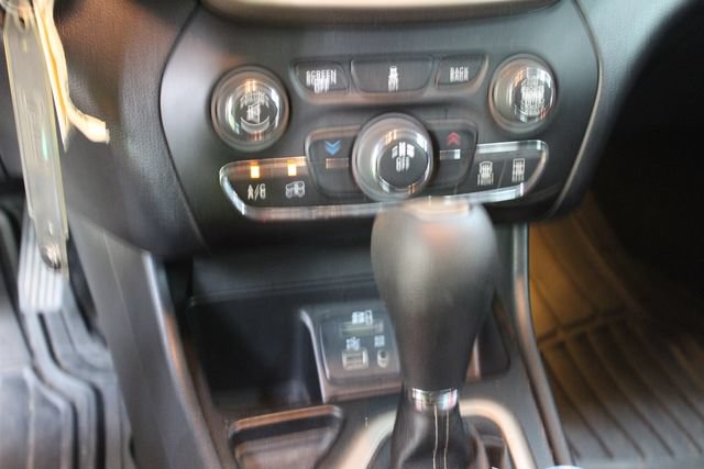 Used 2014 Jeep Cherokee Latitude FWD image 20